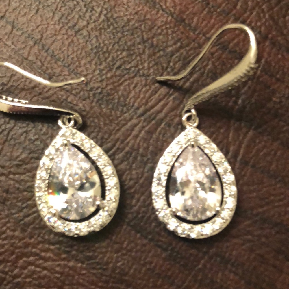 NWOT Beautiful faux diamond earrings for wedding,